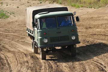 Mitfahren im LKW | Militär-Truck Robur LO