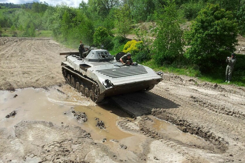 Panzer (BMP) + Militär-Truck Tatra 813 selber fahren