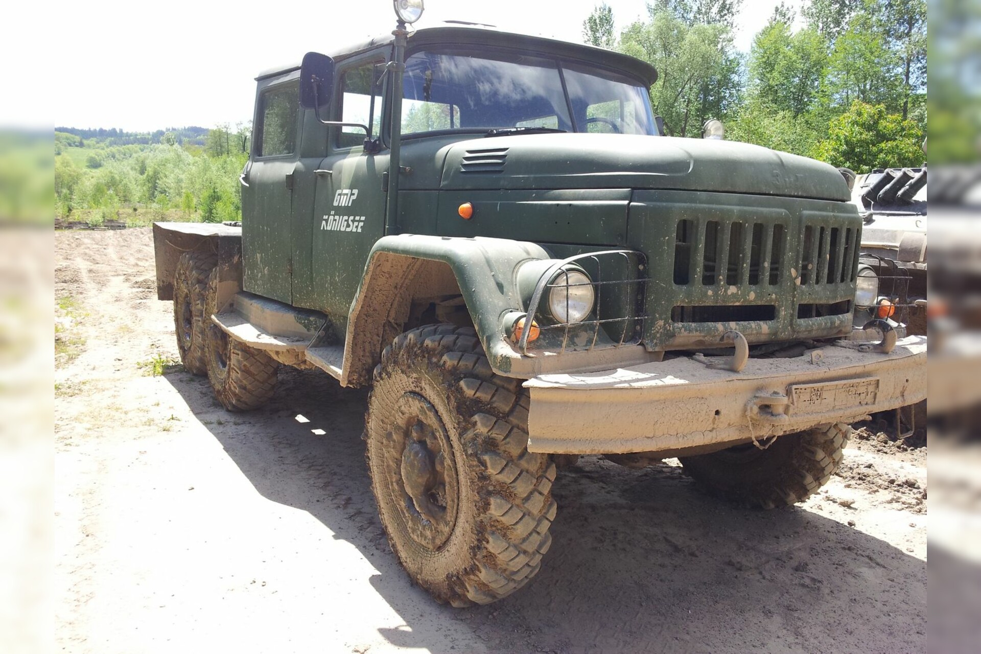 Panzer (BMP) + Militär-Truck ZIL 6x6 selber fahren