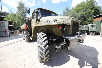 Mitfahren im LKW | Militär-Truck Ural-375