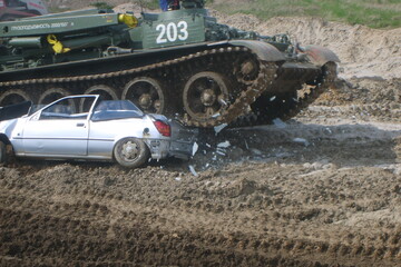 Panzer fahren inkl. Car-Crashing