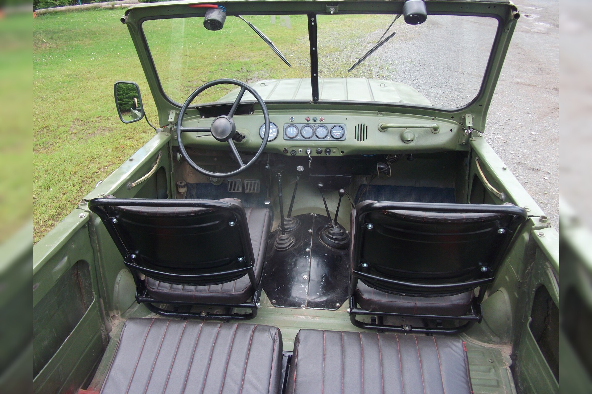 Mitfahren im Militär-Jeep (UAZ)