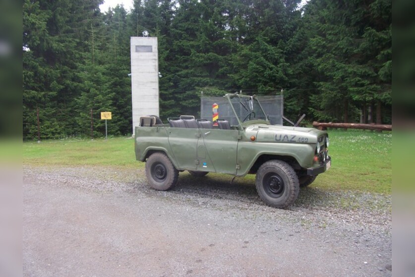 Mitfahren im Militär-Jeep (UAZ)